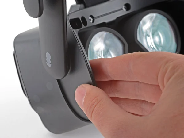Grabbing the left edge of the bezel