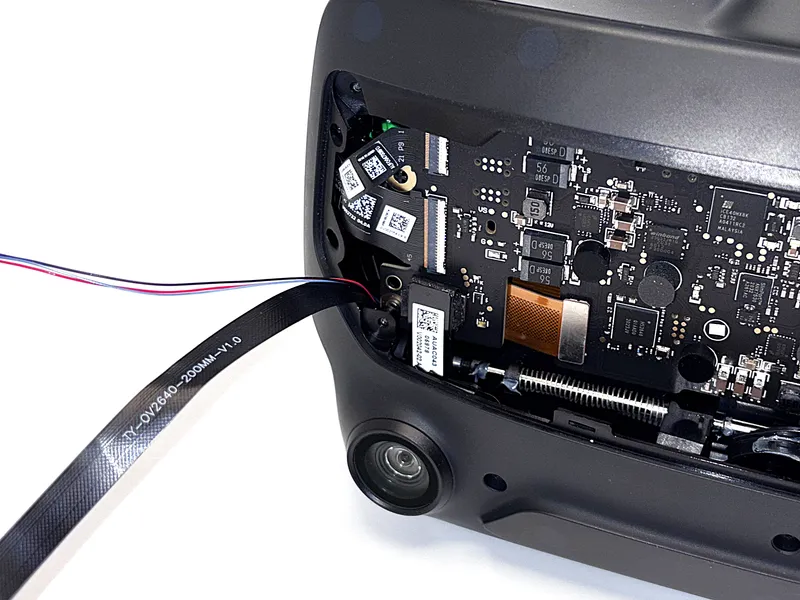 Connecting the right LED cable to the ring